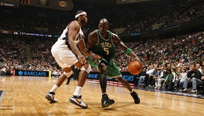 ayx体育博彩-“勇士王炸弹”！库里单场投中13个远距离三分，震撼全场，勇士库里57分