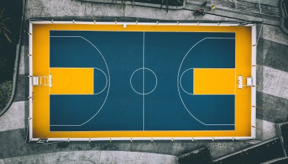 爱游戏智能体验-“场地与战术：多场馆环境对比赛策略的影响深度研究”，比赛场地管理与规划